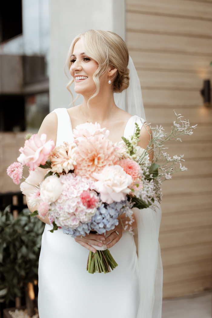 bride holding bouquet