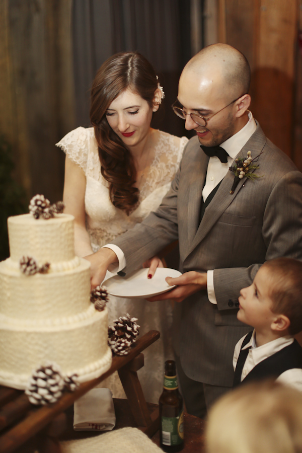 warm and cozy winter wedding, photo by Alison Conklin Photography | via junebugweddings.com warm and cozy winter wedding, photo by Alison Conklin Photography | via junebugweddings.com