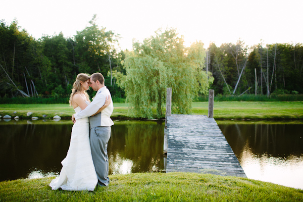 sunny rustic barn wedding in Michigan with photos by Dan Stewart | via junebugweddings.com sunny rustic barn wedding in Michigan with photos by Dan Stewart | via junebugweddings.com