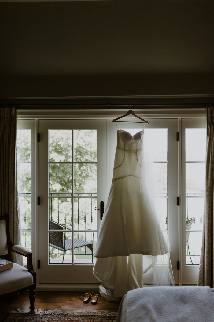 black-and-white-muskoka-wedding-at-camp-mini-yo-we-7