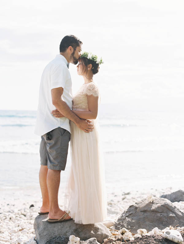 Colorful-Vintage-Hawaiian-Wedding-at-Olowalu-Plantation-House-Wendy-Laurel-Photography-010
