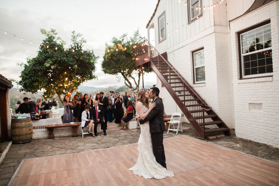 Laid-Back-Annapolis-Wedding-That-Doesn't-Skimp-Pretty-30