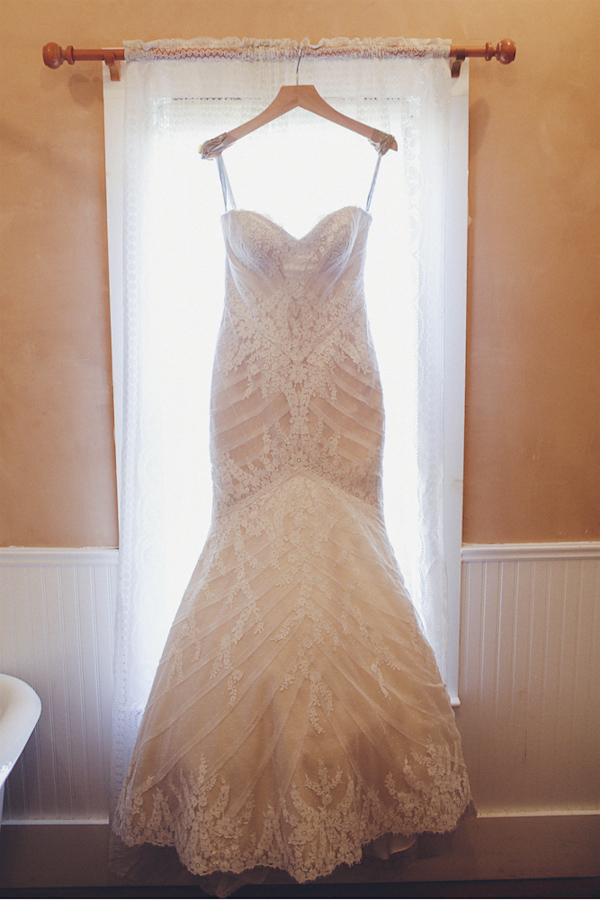 colorful texas wedding at Starhill Ranch, photo by Austin wedding photographer Christina Carroll Photography | via junebugweddings.com colorful texas wedding at Starhill Ranch, photo by Austin wedding photographer Christina Carroll Photography | via junebugweddings.com