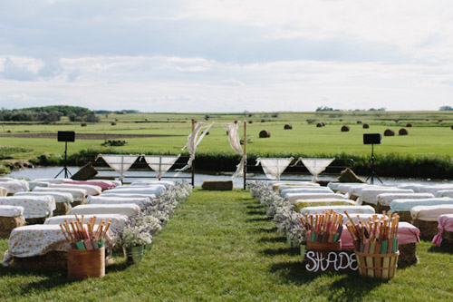 Vintage backyard farm wedding in South Dakota - photos by Bryan and Mae | via junebugweddings.com Vintage backyard farm wedding in South Dakota - photos by Bryan and Mae | via junebugweddings.com