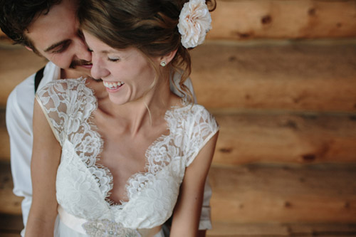 Vintage backyard farm wedding in South Dakota - photos by Bryan and Mae | via junebugweddings.com Vintage backyard farm wedding in South Dakota - photos by Bryan and Mae | via junebugweddings.com