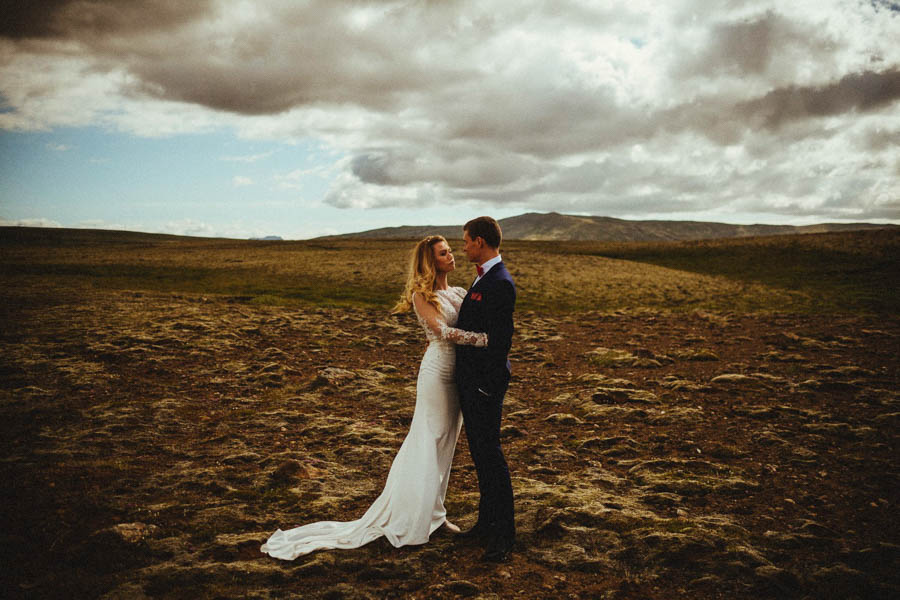 crazy-passionate-icelandic-wedding-adventure-maciej-suwalowski-1