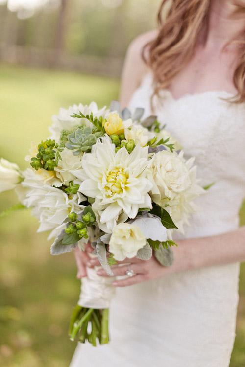 Rustic outdoor New Hampshire barn wedding - photo by Emily Delamater Photography | via junebugweddings.com Rustic outdoor New Hampshire barn wedding - photo by Emily Delamater Photography | via junebugweddings.com