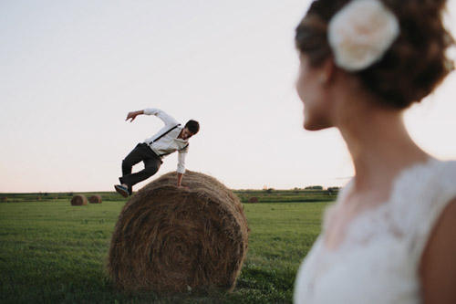 Vintage backyard farm wedding in South Dakota - photos by Bryan and Mae | via junebugweddings.com Vintage backyard farm wedding in South Dakota - photos by Bryan and Mae | via junebugweddings.com