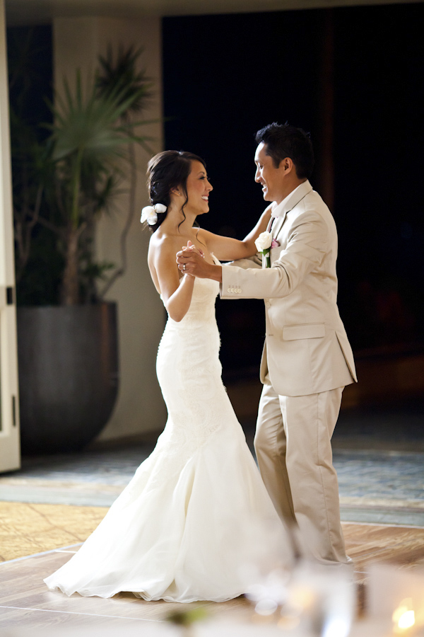 pink destination wedding in Hawaii at St Regis Princeville Resort, photos by Dmitri and Sandra Photography | via junebugweddings.com pink destination wedding in Hawaii at St Regis Princeville Resort, photos by Dmitri and Sandra Photography | via junebugweddings.com