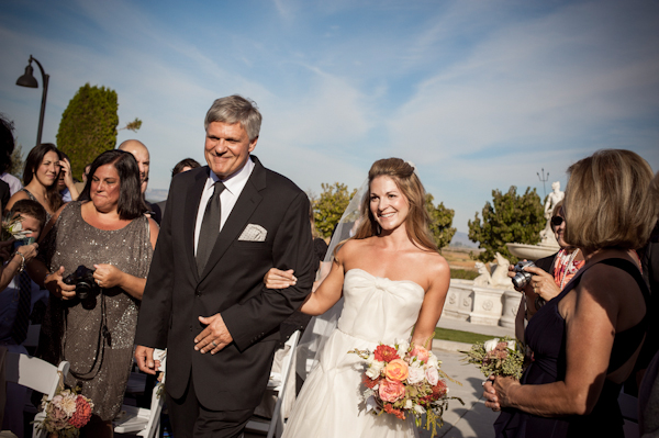 Vineyard wedding in Napa Valley of Sonoma, California with photos by Viera Photographics | via junebugweddings.com Vineyard wedding in Napa Valley of Sonoma, California with photos by Viera Photographics | via junebugweddings.com