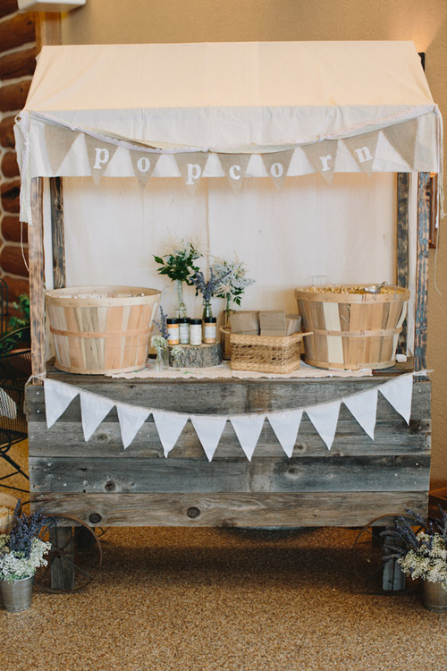 Vintage backyard farm wedding in South Dakota - photos by Bryan and Mae | via junebugweddings.com Vintage backyard farm wedding in South Dakota - photos by Bryan and Mae | via junebugweddings.com
