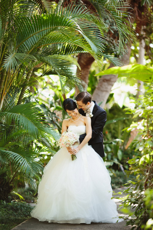 Pretty, classic, pink wedding in Maui from Sweet Pea Events with photos by Sarah & Rocky Photography | via junebugweddings.com Pretty, classic, pink wedding in Maui from Sweet Pea Events with photos by Sarah & Rocky Photography | via junebugweddings.com