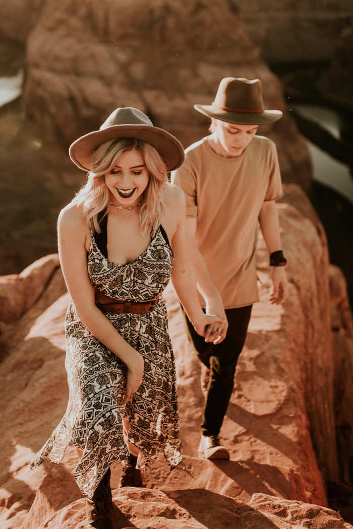 jaw-dropping-destination-engagement-session-at-horseshoe-bend-22