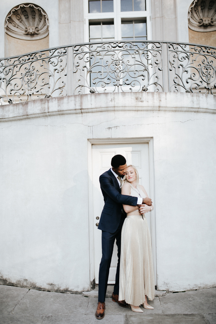 cool-glam-engagement-session-at-atlantas-swan-house-13