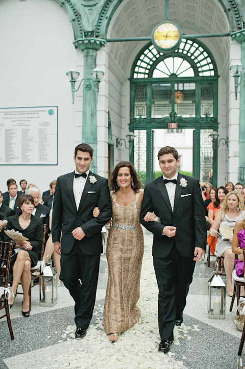 white on white wedding at the historic Flagler Museum in Palm Beach, Florida - photos by Bee Photographie white on white wedding at the historic Flagler Museum in Palm Beach, Florida - photos by Bee Photographie