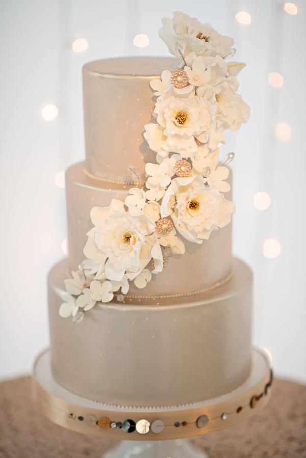 shimmering gold silver and cream wedding color inspiration | via junebugweddings.com shimmering gold silver and cream wedding color inspiration | via junebugweddings.com