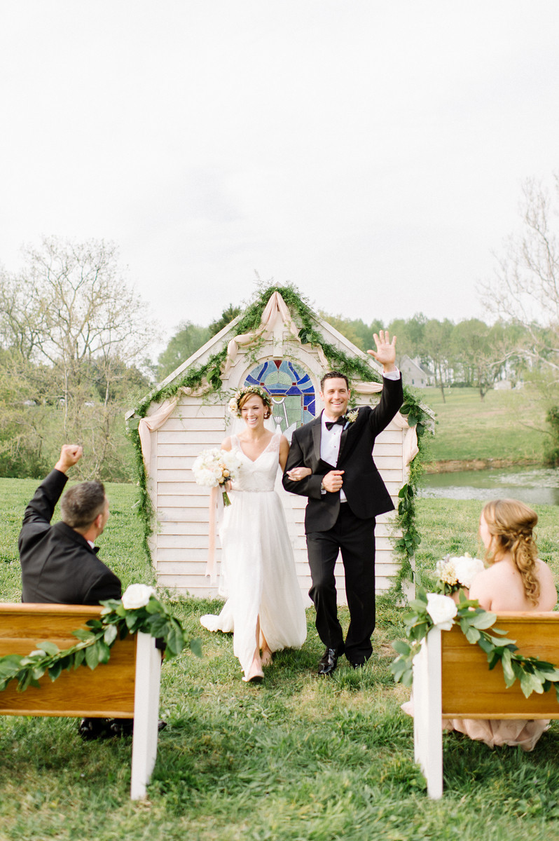 darling countryside wedding inspiration photo shoot, photo by L Hewitt Photography | via junebugweddings.com darling countryside wedding inspiration photo shoot, photo by L Hewitt Photography | via junebugweddings.com