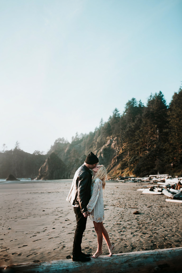 stylish-engagement-photos-on-second-beach-18