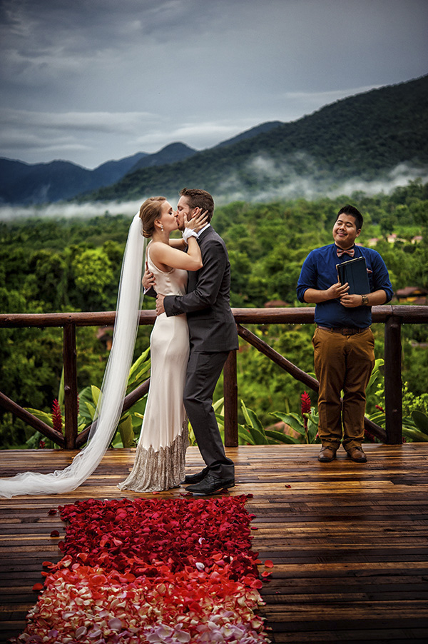 intimate destination wedding in Costa Rica, photos by Davina and Daniel | via junebugweddings.com intimate destination wedding in Costa Rica, photos by Davina and Daniel | via junebugweddings.com