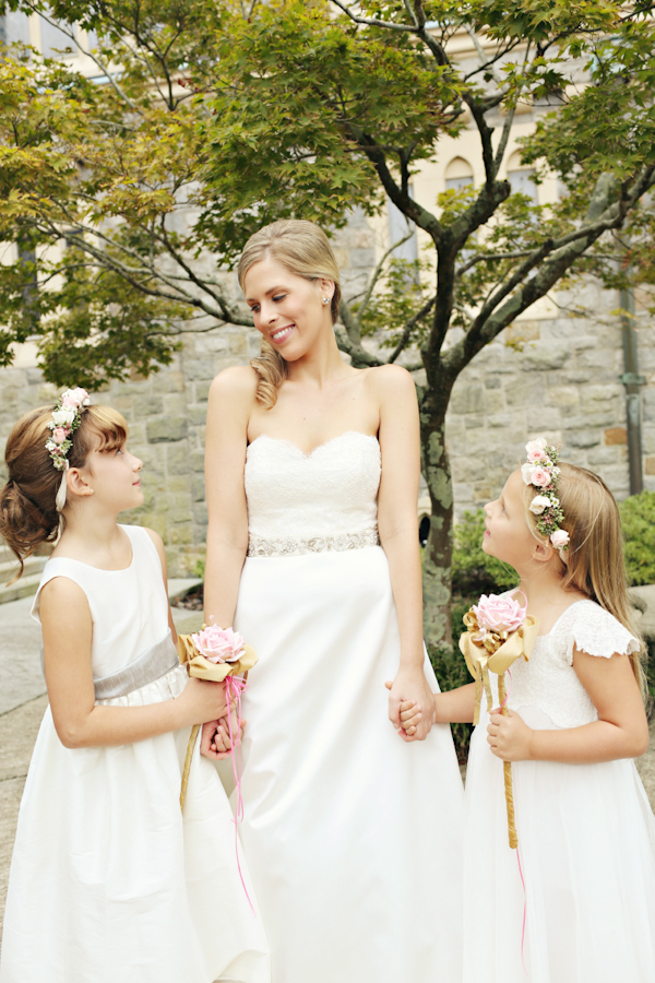 North Carolina wedding at The Carolina Yacht Club, photo by Whitebox Photo | via junebugweddings.com North Carolina wedding at The Carolina Yacht Club, photo by Whitebox Photo | via junebugweddings.com