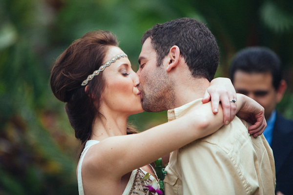 tropical elopement in Costa Rica, photo by Costa Vida Photography | via junebugweddings.com tropical elopement in Costa Rica, photo by Costa Vida Photography | via junebugweddings.com