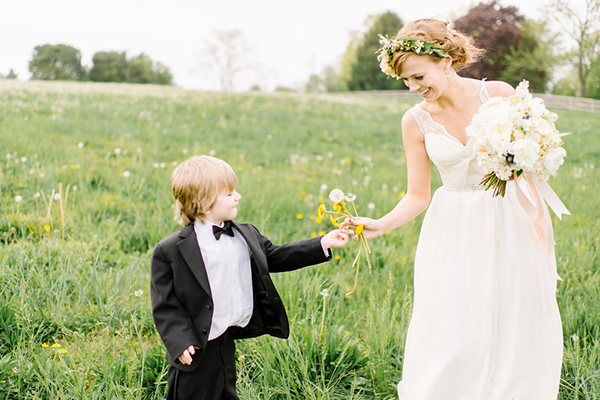 darling countryside wedding inspiration photo shoot, photo by L Hewitt Photography | via junebugweddings.com darling countryside wedding inspiration photo shoot, photo by L Hewitt Photography | via junebugweddings.com