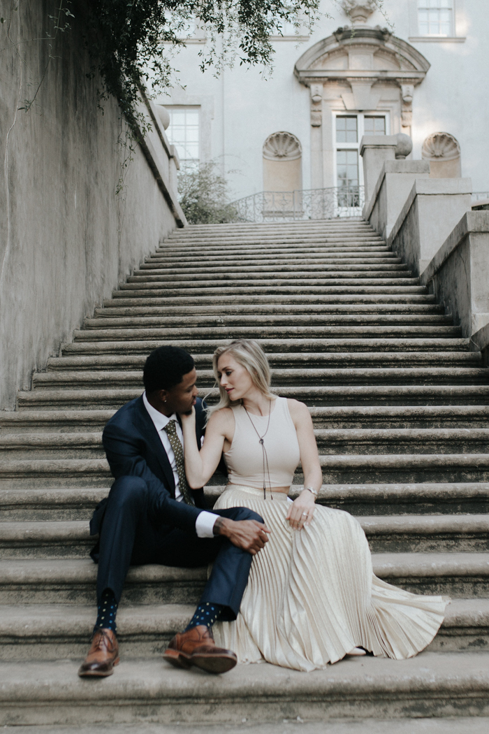 cool-glam-engagement-session-at-atlantas-swan-house-18