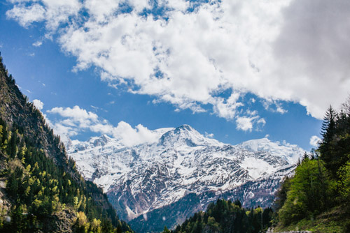 winter wedding inspiration in the Swiss Alps from Smetona Photo and Haute Weddings | via junebugweddings.com winter wedding inspiration in the Swiss Alps from Smetona Photo and Haute Weddings | via junebugweddings.com
