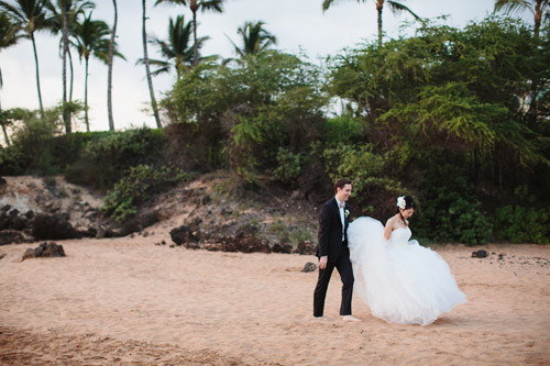 Pretty, classic, pink wedding in Maui from Sweet Pea Events with photos by Sarah & Rocky Photography | via junebugweddings.com Pretty, classic, pink wedding in Maui from Sweet Pea Events with photos by Sarah & Rocky Photography | via junebugweddings.com
