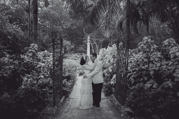 vintage wedding at Vizcaya Museum and Gardens, Florida, photo by Maloman Studios | via junebugweddings.com vintage wedding at Vizcaya Museum and Gardens, Florida, photo by Maloman Studios | via junebugweddings.com