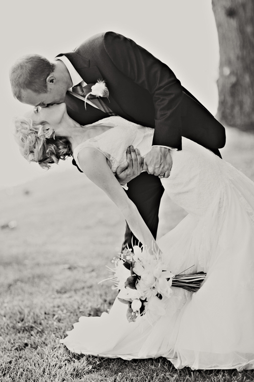 Grey and cream seaside wedding in Newport News, VA, photos by Whitebox Weddings via junebugweddings.com Grey and cream seaside wedding in Newport News, VA, photos by Whitebox Weddings via junebugweddings.com