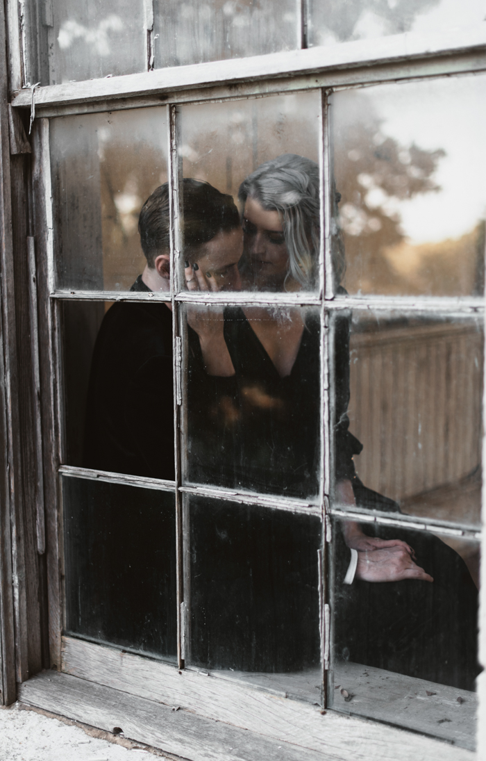 moody-and-romantic-anniversary-photos-in-dallas-tx-14