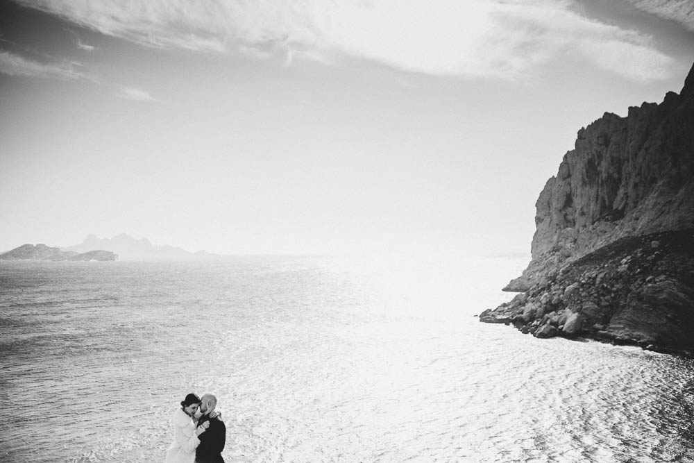 Chilly-Waterfront-Engagement-Near-Marseille-Laurent-Brouzet (23 of 24)