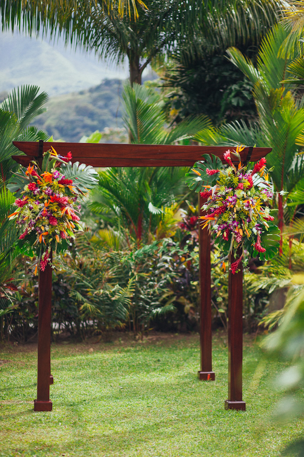 tropical elopement in Costa Rica, photo by Costa Vida Photography | via junebugweddings.com tropical elopement in Costa Rica, photo by Costa Vida Photography | via junebugweddings.com