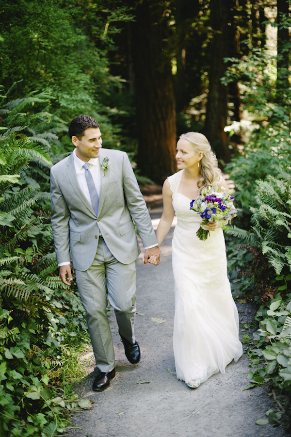 natural, outdoors wedding in Portland, Oregon at Hoyt Arboretum, wedding photo by Aaron Courter Photography | via junebugweddings.com natural, outdoors wedding in Portland, Oregon at Hoyt Arboretum, wedding photo by Aaron Courter Photography | via junebugweddings.com