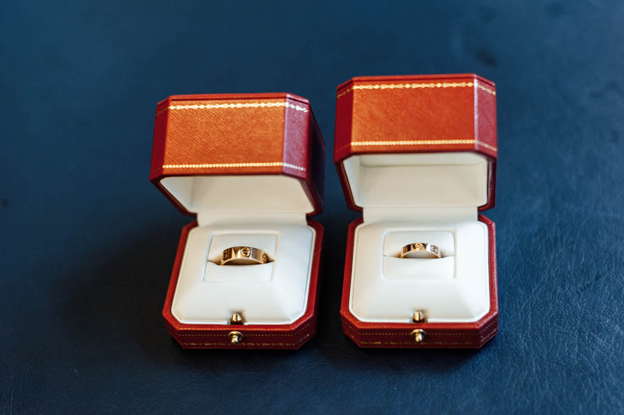 stunning-london-couple-portraits-and-engagement-ceremony-28