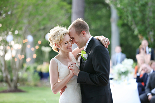 Grey and cream seaside wedding in Newport News, VA, photos by Whitebox Weddings via junebugweddings.com Grey and cream seaside wedding in Newport News, VA, photos by Whitebox Weddings via junebugweddings.com