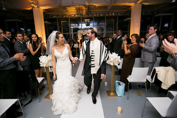 glamorous eco friendly jewish wedding at AT&T center in Los Angeles, California, photos by Callaway Gable | via junebugweddings.com glamorous eco friendly jewish wedding at AT&T center in Los Angeles, California, photos by Callaway Gable | via junebugweddings.com