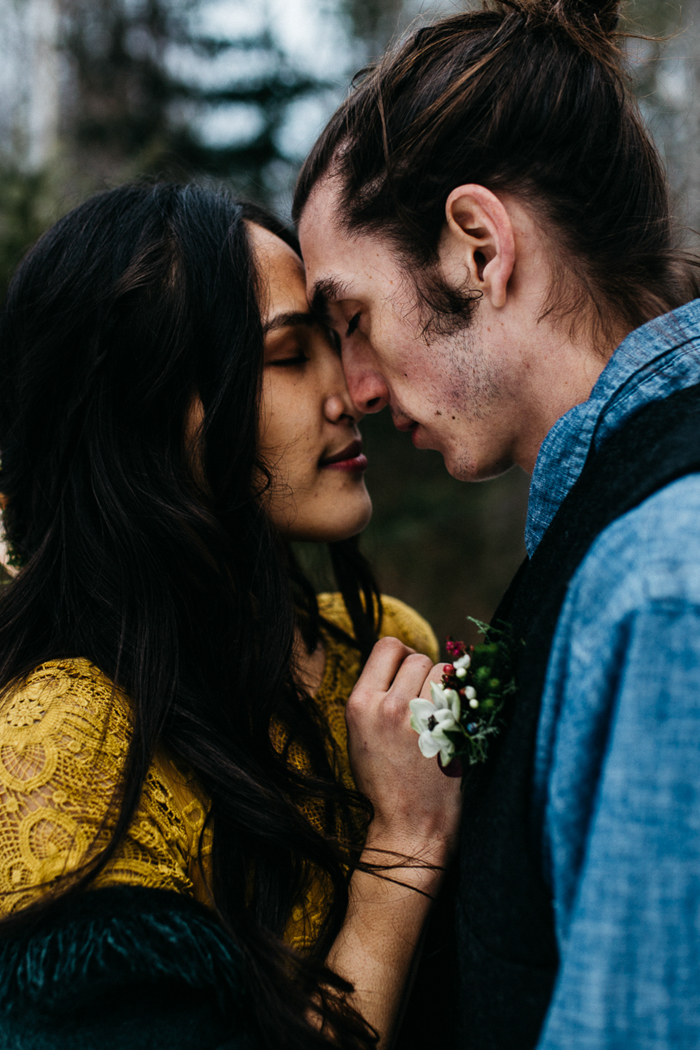 cozy-alternative-fall-wedding-inspiration-in-snowy-vermont-49
