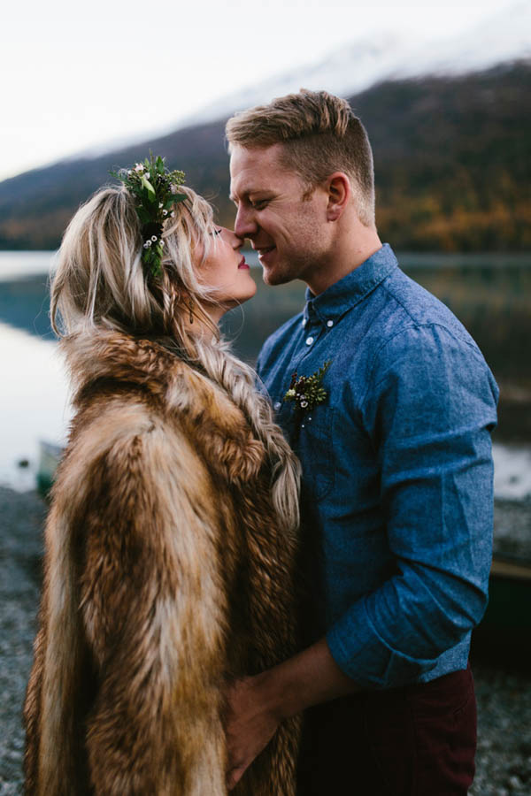 Winter-Elopement-Inspiration-at-Eklunta-Lake-Kristian-Lynae-Photography-4
