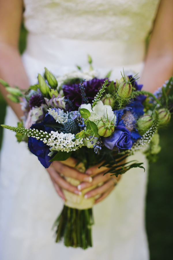 natural, outdoors wedding in Portland, Oregon at Hoyt Arboretum, wedding photo by Aaron Courter Photography | via junebugweddings.com natural, outdoors wedding in Portland, Oregon at Hoyt Arboretum, wedding photo by Aaron Courter Photography | via junebugweddings.com