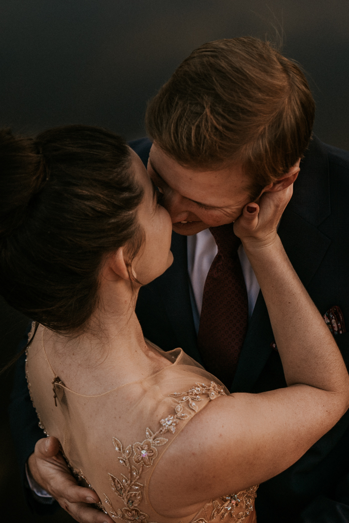 this-red-rocks-canyon-engagement-is-filled-with-copper-hues-23