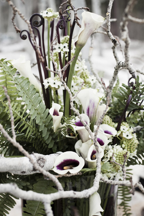 stylish winter woodland wedding flowers in Lake Tahoe, photos by Viera Photographics stylish winter woodland wedding flowers in Lake Tahoe, photos by Viera Photographics