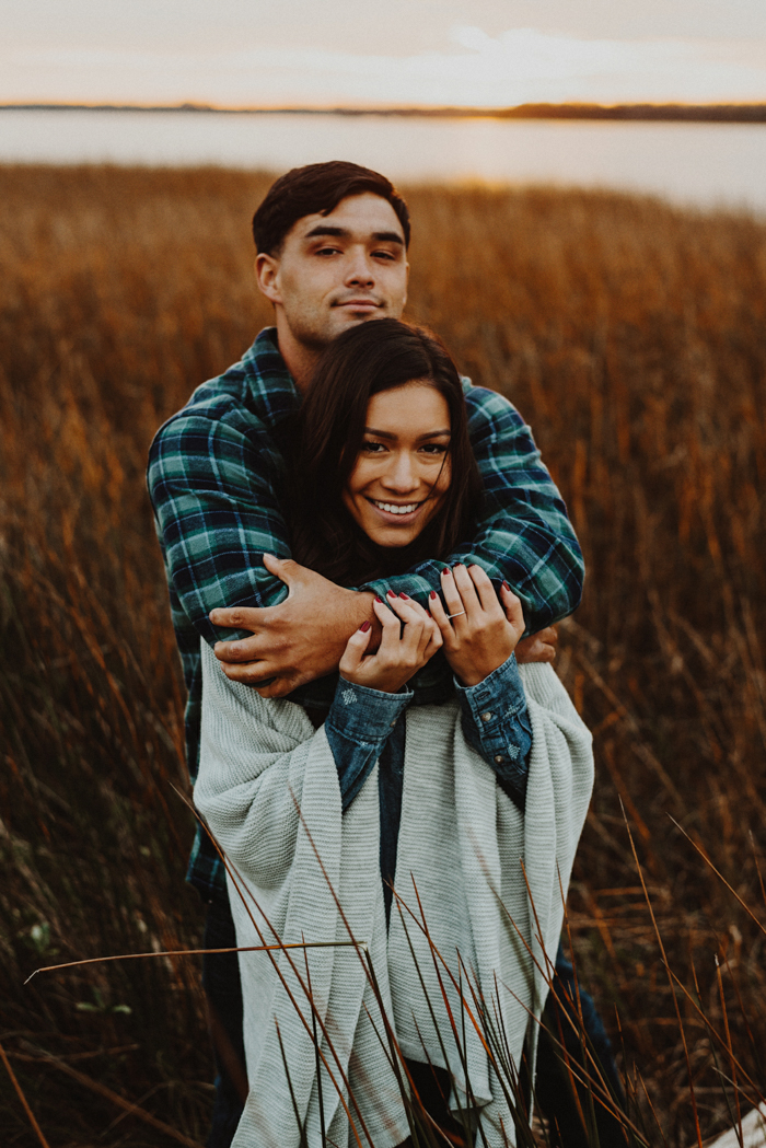 cozy-campfire-engagement-session-at-carolina-beach-state-park-13