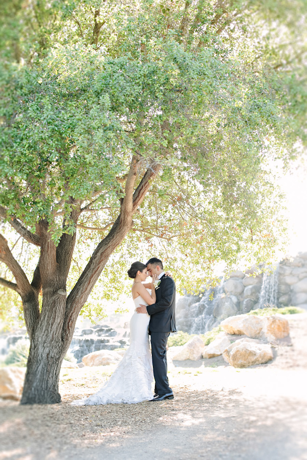 modern Persian wedding in San Jose, California, photo by Jinda Photography | via junebugweddings.com modern Persian wedding in San Jose, California, photo by Jinda Photography | via junebugweddings.com