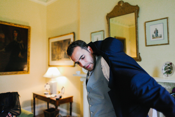 groom getting ready, photo by Sansom Photography | via junebugweddings.com groom getting ready, photo by Sansom Photography | via junebugweddings.com