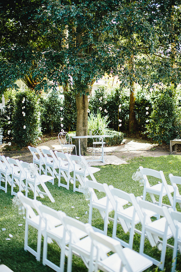 charming Australia wedding with gorgeous wedding party style, photo by Hannah Blackmore Photography | via junebugweddings.com charming Australia wedding with gorgeous wedding party style, photo by Hannah Blackmore Photography | via junebugweddings.com