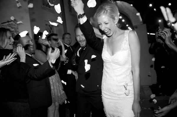 Black, white, and gold wedding at Austin Museum of Art in Austin, Texas, photos by Ashley Garmon Photography | via junebugweddings.com Black, white, and gold wedding at Austin Museum of Art in Austin, Texas, photos by Ashley Garmon Photography | via junebugweddings.com