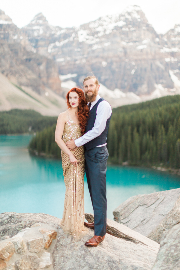 this-couples-edgy-glam-style-gave-the-beauty-at-moraine-lake-a-run-for-its-money-14