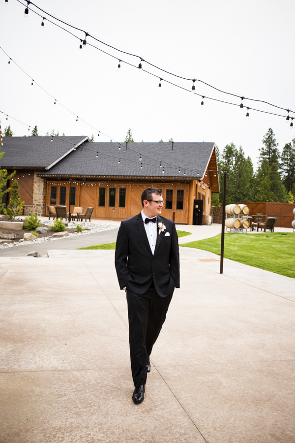 peach, coral, grey wedding at Swiftwater Cellars, photo by La Vie Photography | via junebugweddings.com peach, coral, grey wedding at Swiftwater Cellars, photo by La Vie Photography | via junebugweddings.com
